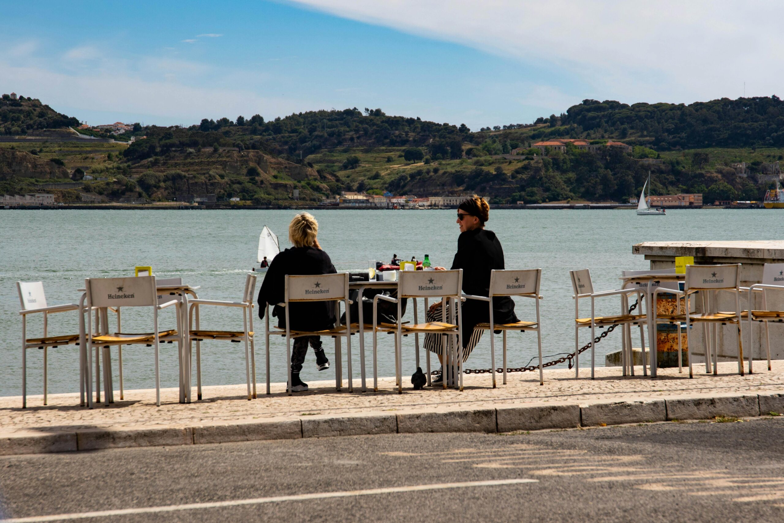 10 Reasons to Try Vinho Verde in Lisbon (And Where to Enjoy It)