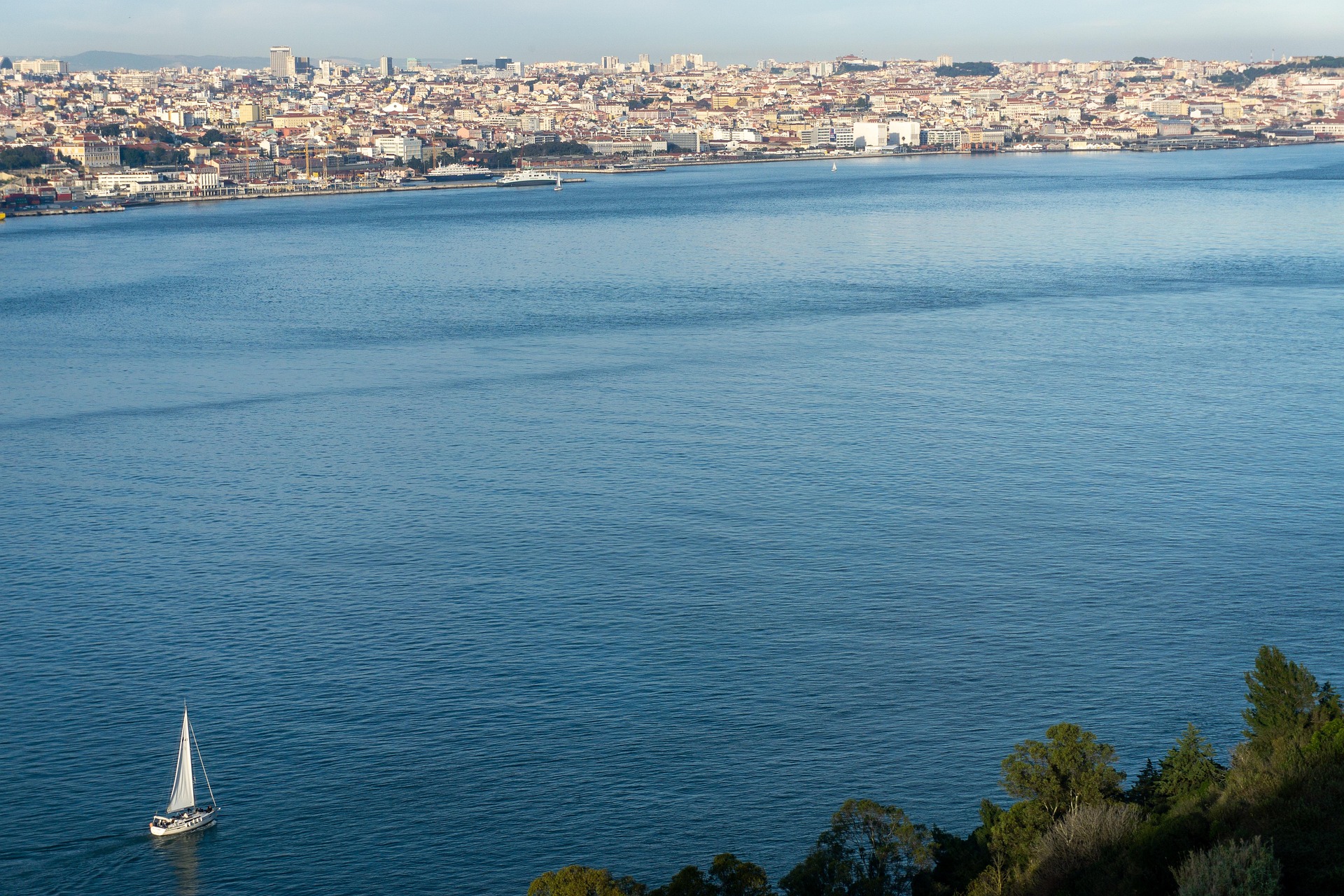 The Best Swimming Pools in Lisbon: Unwind in Style