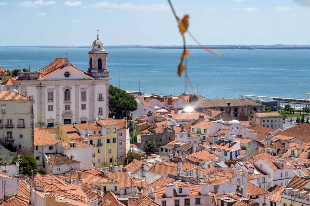 Discovering Lisbon: A Guide to the City of Seven Hills