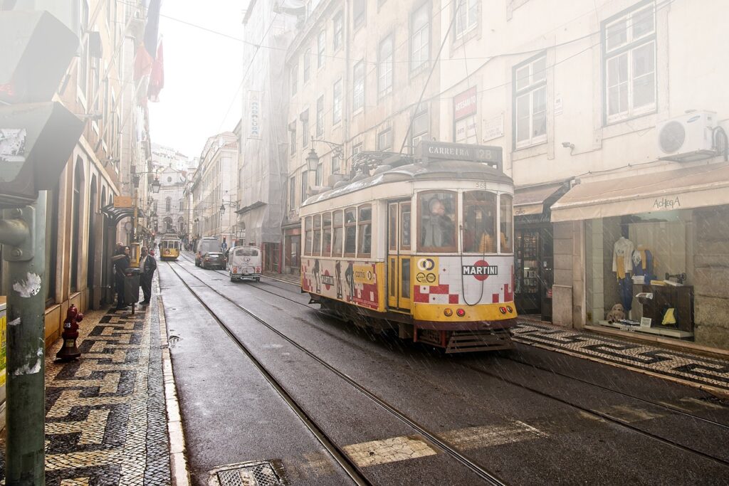 What You Should Know About Driving in Lisbon: 10 Essential Tips