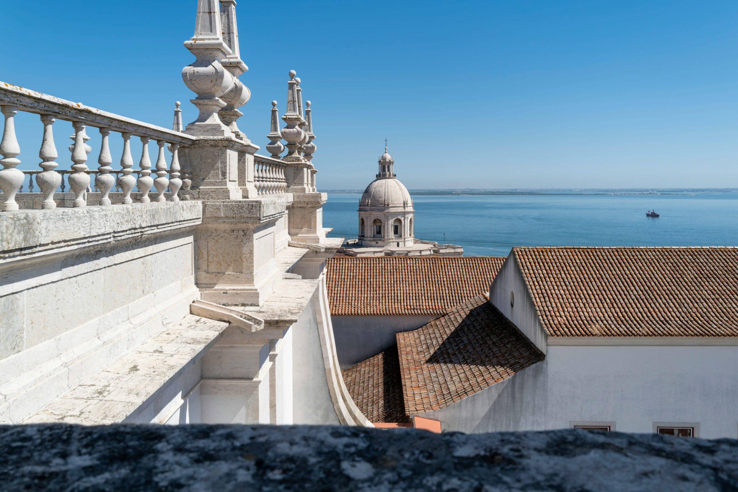The Best Lisbon Guide Books (Ultimate 2026 Edition!)