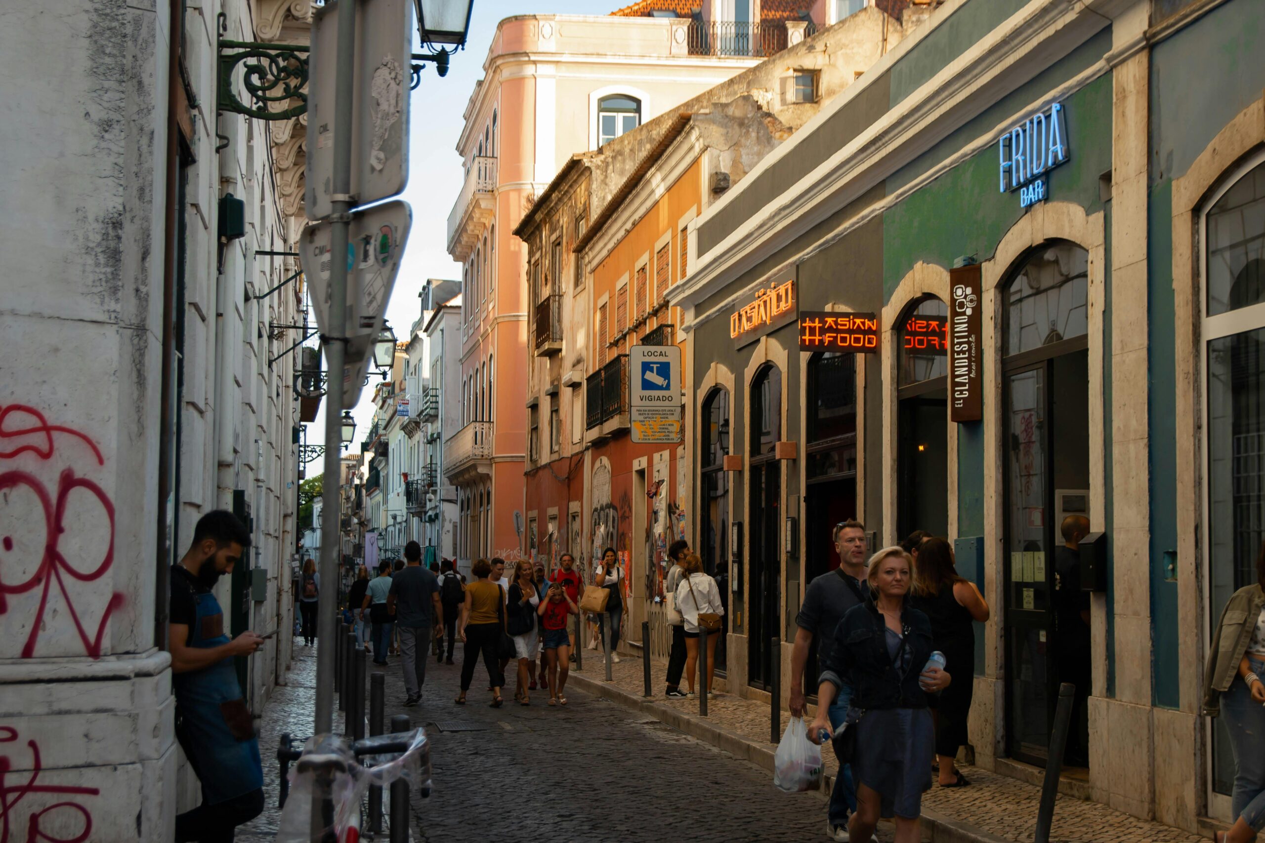 The 6 Best Fado Restaurants in Bairro Alto: Your Complete Guide